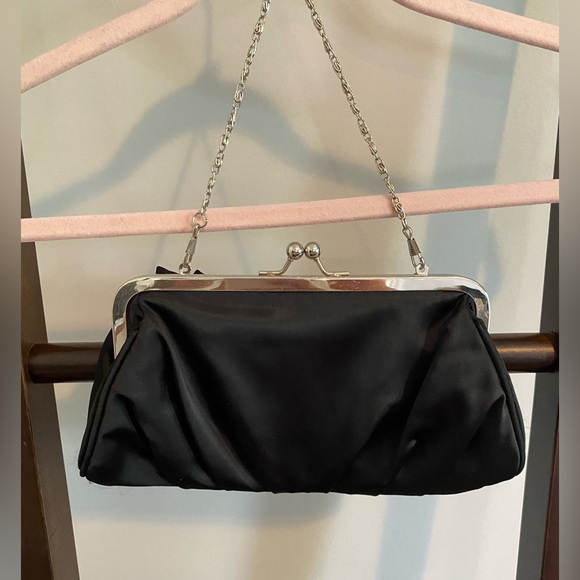 LADIES HANDBAG BLACK WITH FRONT DETAILED BOW - Picture 2 of 6